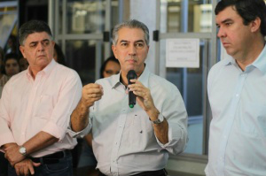 Governador disse que secretário de Governo e Gestão Estratégica, Eduardo Riedel, levará modelo de gestão da Sefas à demais secretarias (Foto: Marcos Ermínio)