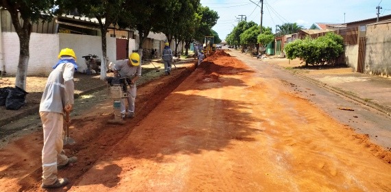 Obra de rede coletora de esgoto sendo executada em Chapadão do Sul. Foto: Bruno Batista Borges