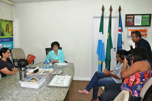 A coletiva com os três veículos de comunicação. Foto: Divulgação