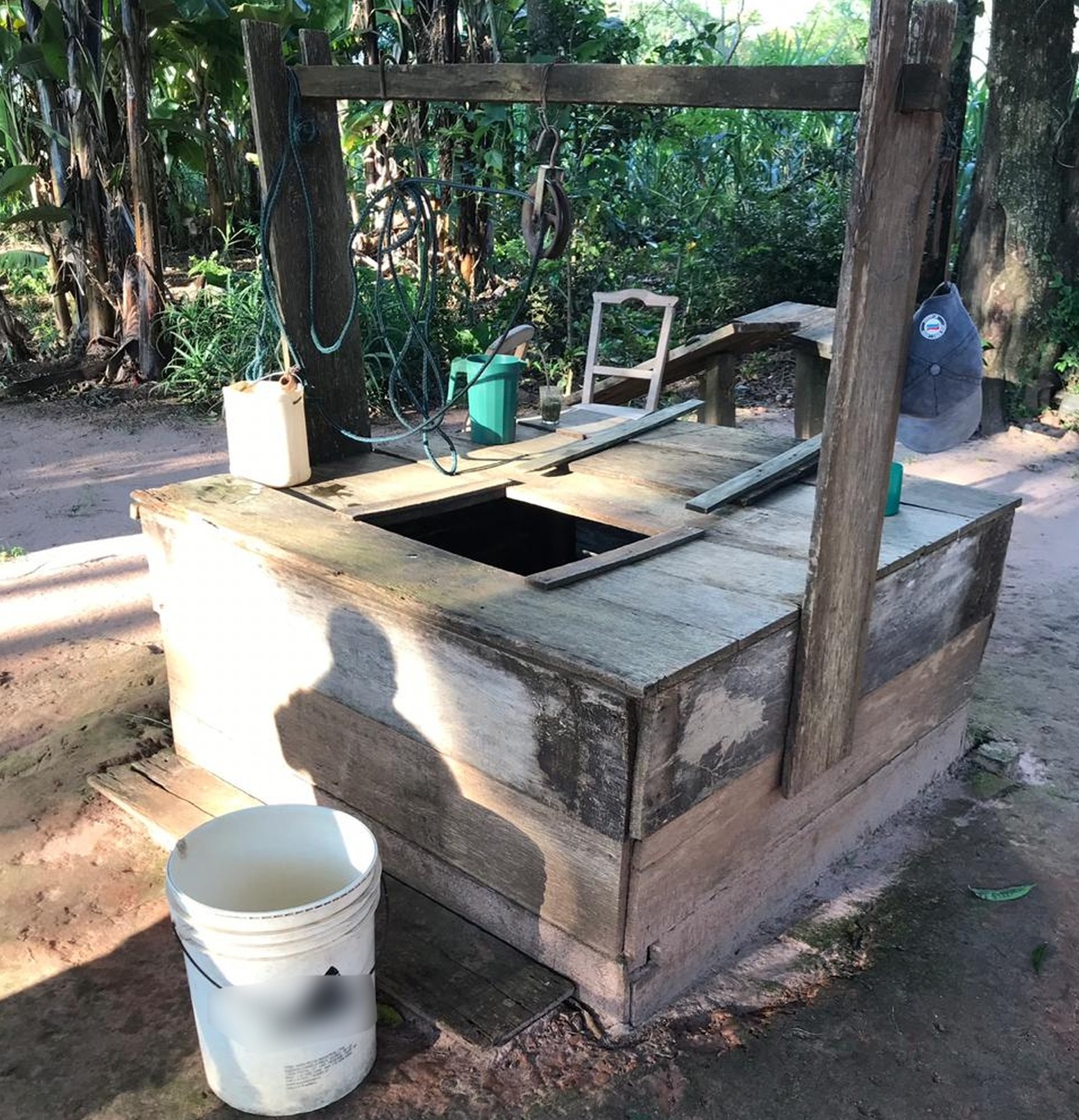 Poço em que menina de 8 anos foi encontrada agarrada em uma raiz, em Ponta Porã. — Foto: Divulgação/Polícia Civil / Reprodução G1-MS