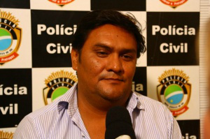 O padrasto foi apresentado à imprensa na Depac.Foto: Divulgação