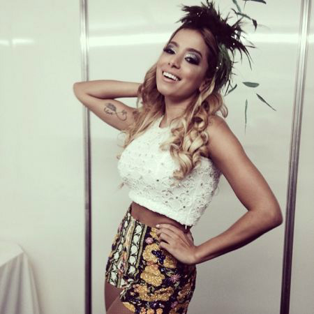 Anitta fez cirurgias para reduzir os seios e desobstruir narina