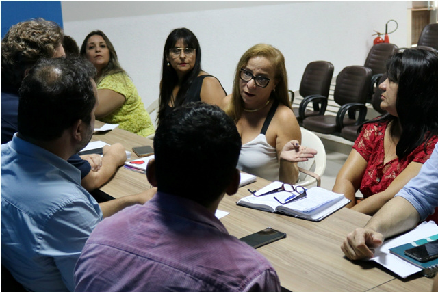Vereadores se reúnem com representantes da Educação para definir pauta de reivindicações 