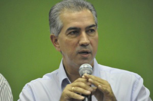 Reinaldo diz que vai autorizar repasse para pagar salários dos servidores do legislativo (Foto: Marcelo Calazans)