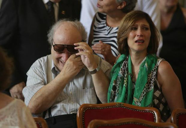 Antônio Abujamra também se emocionou.