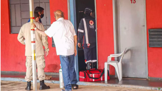 Socorristas tentaram reanimar homem por 45 minutos (Foto: Henrique Kawaminami) - CREDITO: CAMPO GRANDE NEWS