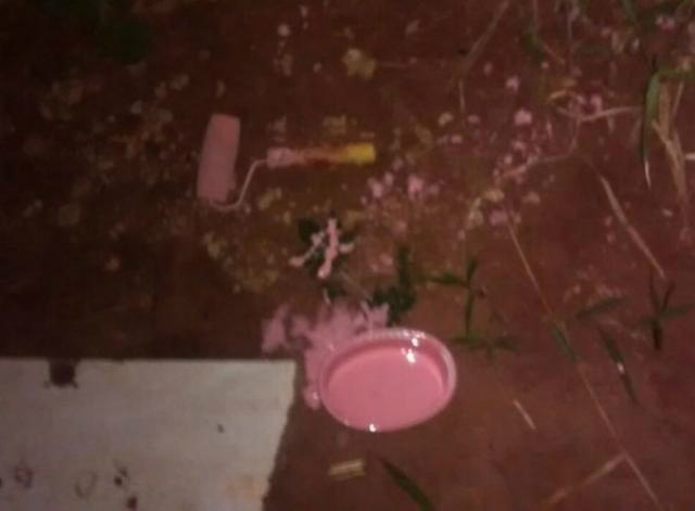 Material de pintura abandonado pelos adolescentes durante fuga. (Foto: Divulgação)