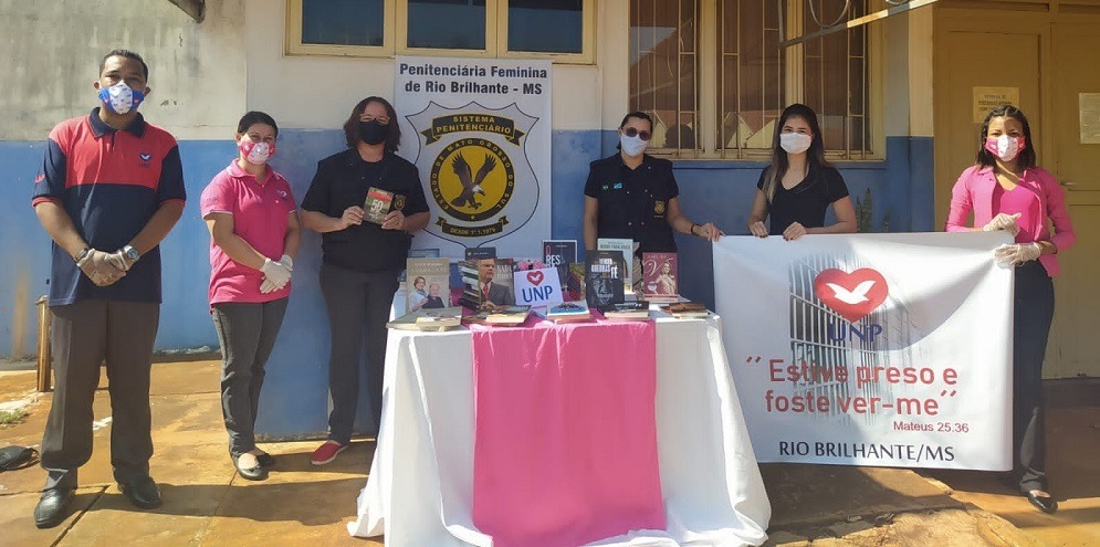 Em Rio Brilhante, ação conjunta entre a direção da unidade penal feminina e a Igreja Universal realizou a arrecadação de 132 livros - Fotos: Divulgação / Agepen