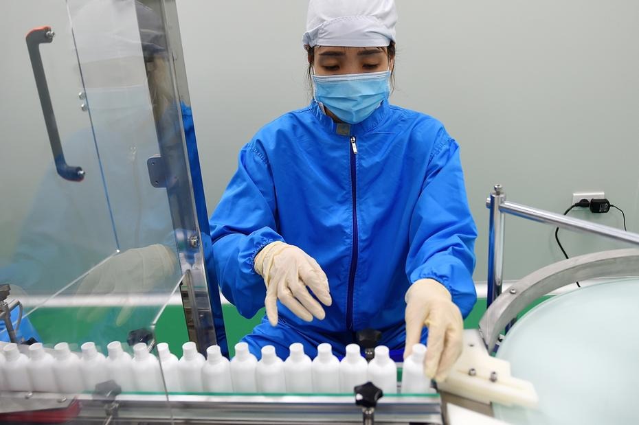 Já existirem testes para vacina de coronavírus e medicamentos para os sintomas, mas ainda não foram aprovados. Foto: Nhac Nguyen/AFP