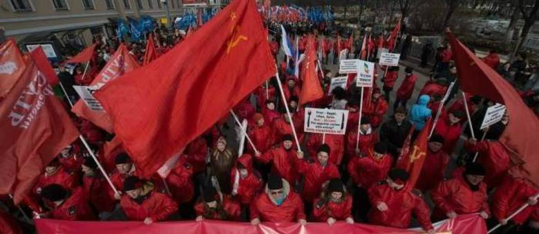 Neste sábado, russos manifestaram em Moscou seu apoio as tropas do país na Ucrânia
