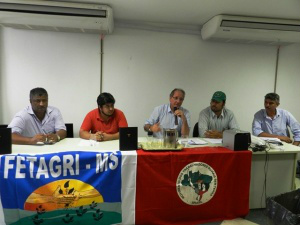 Reunião entre reapresentantes de MST e Incra durou o dia todo (Foto: Divulgação/MST-MS)
