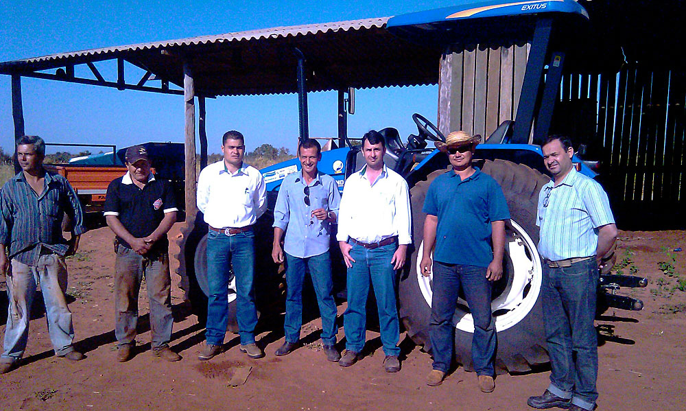 Agricultores recebem trator.Foto: Assessoria