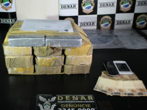 Dois tabletes eram de cocaína pura, de maior valorcomercial (Foto: Gabriela Pavão/ G1 MS)