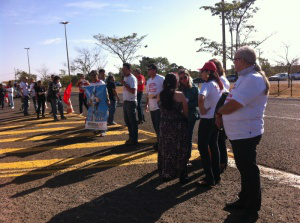 Trabalhadores e sindicalistas fazem protestos na frente da Enersul.Foto: C.G. News