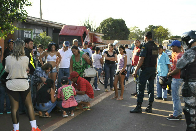 Adolescente seguia pela via e morreu depois de ser atropelado por um carro na Rua Eulária Pires.Foto: Dourados News