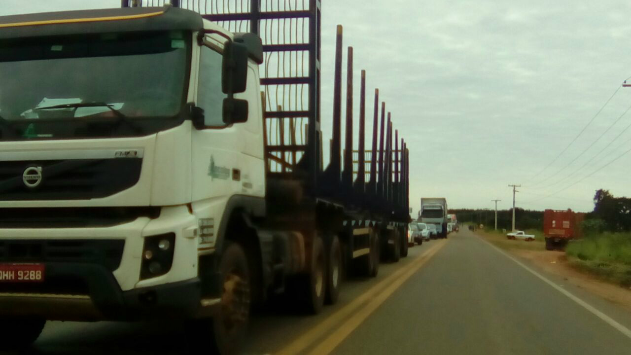Ninguém passa nas rodovias federais em Três Lagoas