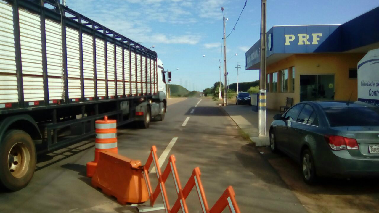 Na base da PRF BR 262 o trânsito está liberado. Foto: Rádio Caçula. 