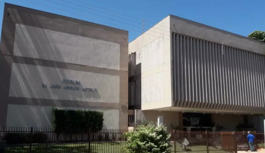 Fórum de Dourados, onde fica a 2ª Vara Civil, responsável pela decisão. (Foto: Divulgação)