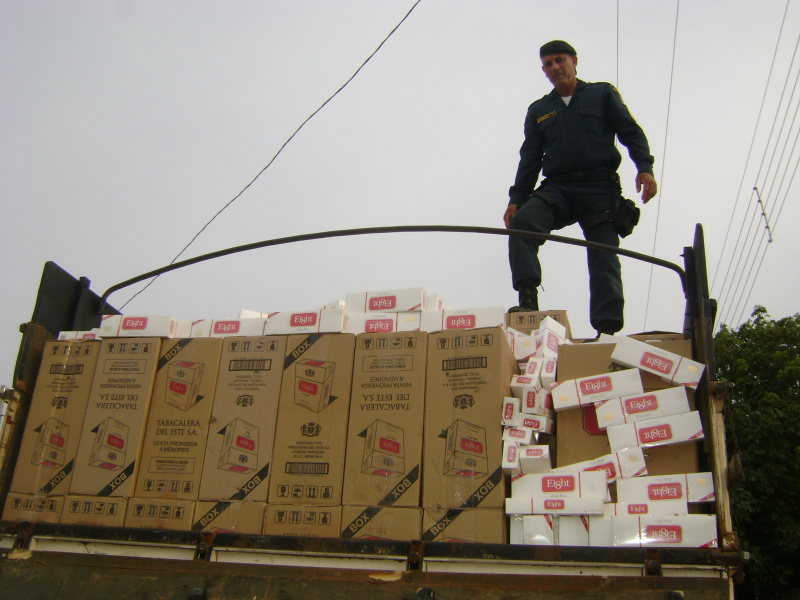PM de Brasilândia apreende caminhão lotado de cigarros.Foto: Divulgação