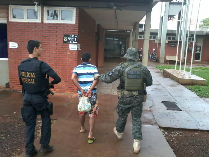 Os presos estão sendo encaminhados para o 1º Distrito Policial de Dourados- Fotos: Osvaldo Duarte 