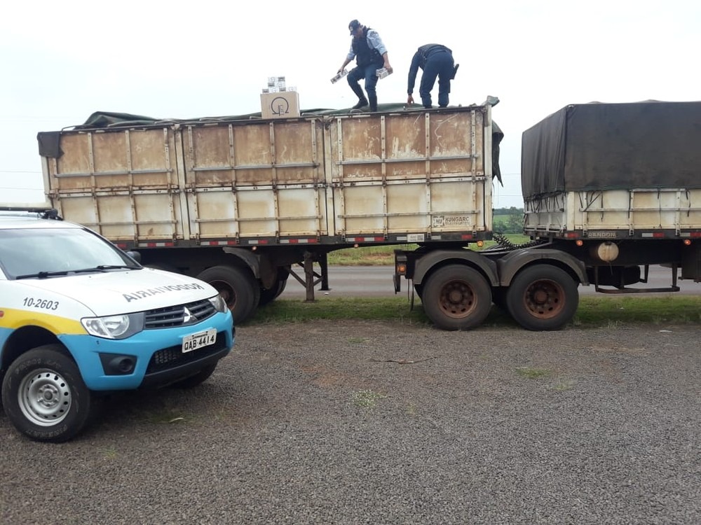 Polícia Militar Rodoviária apreende carga de cigarro, na MS-141, em Ivinhema. — Foto: Divulgação/Polícia Militar Rodoviária