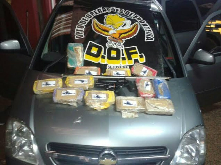 GM Meriva estava lotado de armas e drogas (Foto: Divulgação)