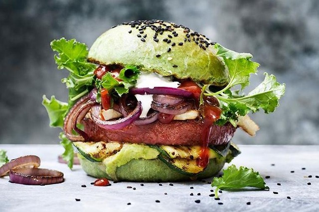 Hambúrguer vegetariano da Nestlé, o Incredible Burger, que será vendido em supermercados na Europa sob a marca Garden Gourmet (Nestlé/Divulgação)