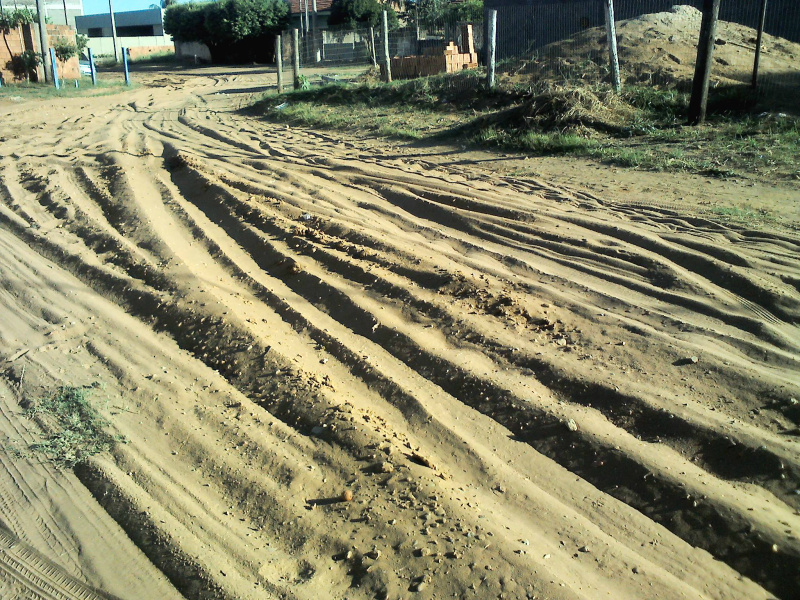 A rua virou um depósito de areia. Foto: Repórter News