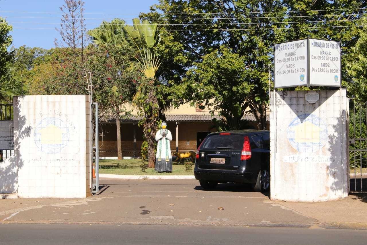 Vacinação vai começar com idoso no Asilo São João Bosco, em Campo Grande. (Foto: Kísie Ainoã)