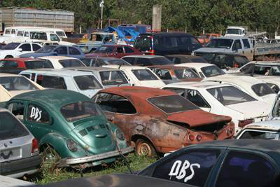 Os carros considerados sucatas não poderão mais circular pelas ruas.Foto: Deurico Ramos