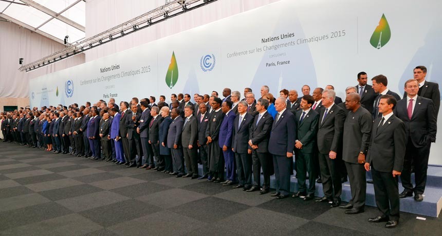 Chefes das delegações presentes na COP-21, quando foi firmado o Acordo de Paris (foto: Presidência da República Mexicana) / Reprodução Agência Senado