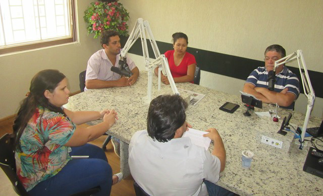 Os assessores parlamentares  Cristiane,  Neto e Elizabete acompanharam o Vereador Idevaldo Claudino.