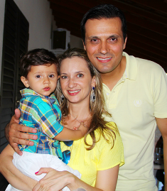 Gustavo Gottardi, esposa e filho.
