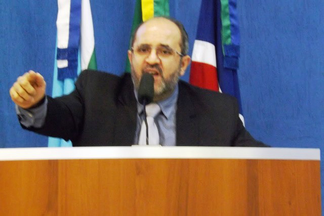 Apóstolo Ivanildo disse que vereadores não podem fazer nada a não ser pedirem para o Executivo 