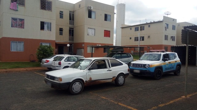 Veículo VW/Gol, com placa de Ilha Solteira (SP), foi encontrado no Residencial Orestinho II, Três Lagoas. Foto: Rádio Caçula.
