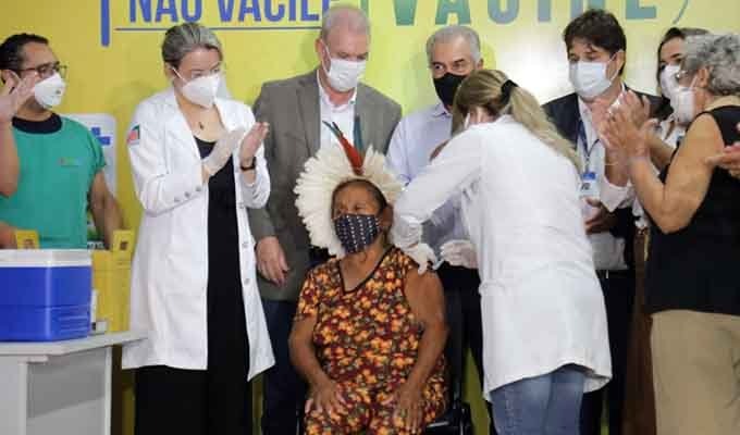 Domingas, 91 anos, foi a primeira sul-mato-grossense vacinada contra a Covid-19. (Foto: Leonardo de França)