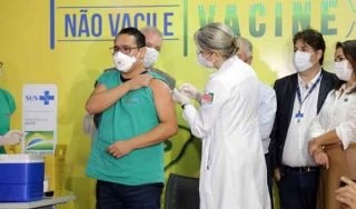 Márcio espera que gesto inspire outras pessoas a se imunizarem. (Foto: Leonardo de França)