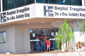Movimento é normal nesta manhã no Hospital do Câncer de Dourados, após acordo assinado com o MP para garantir atendimento (Foto: Eliel Oliveira)