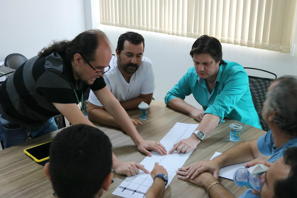 Vereadores e representantes do Instituto discutem a pavimentação da via