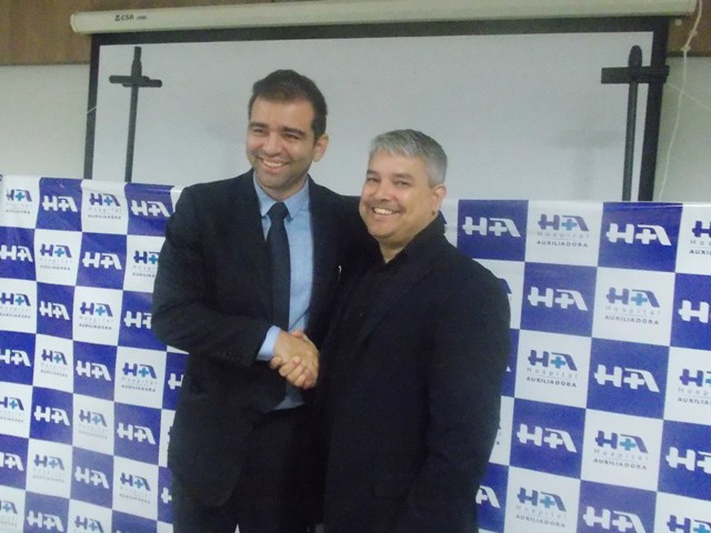 Ex diretor Adm Eduardo Otoni e novo Adm Ede Carlos dos SantosFoto: Assessoria