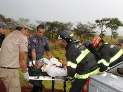 Aposentado e passageira sofreram acidente na rodoviaFoto: Paparazzi News