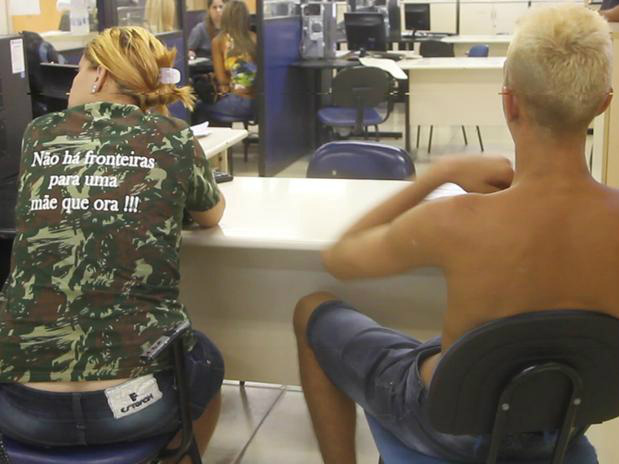 Jovem de 16 anos foi espancado e amarrado a um poste no Rio de Janeiro