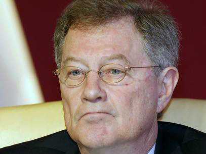 Robert Serry durante abertura da Conferência sobre Jerusalém, em Doha, Qatar, em 26 de fevereiro de 2012