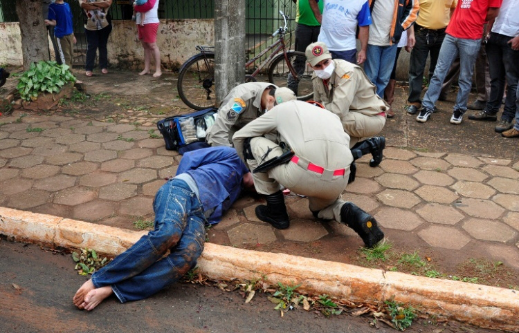 Um dos criminosos tetou fugir mas foi detido por um morador.Foto: Divulgação