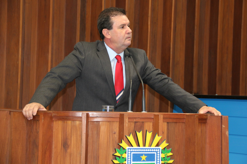 O Deputado Eduardo Rocha agradece o governo do Estado pelo reforço que o município irá receber até 2014.Foto: Assessoria