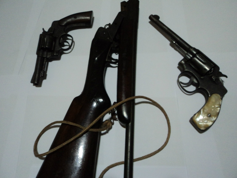 Três armas de fogo , uma espingarda calibre 36,dois revólveres calibres 38 e outro calibre 32.Foto:Divulgação