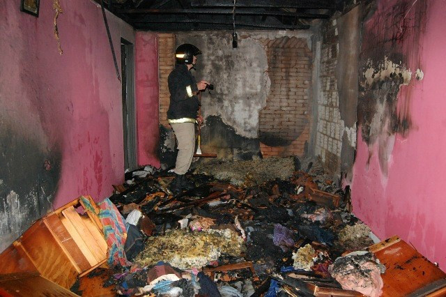 Casa destruída pelo fogo.Foto: Divulgação