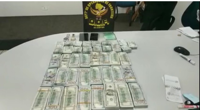 Apreensão de US$ 400 mil dólares. Foto: DOF