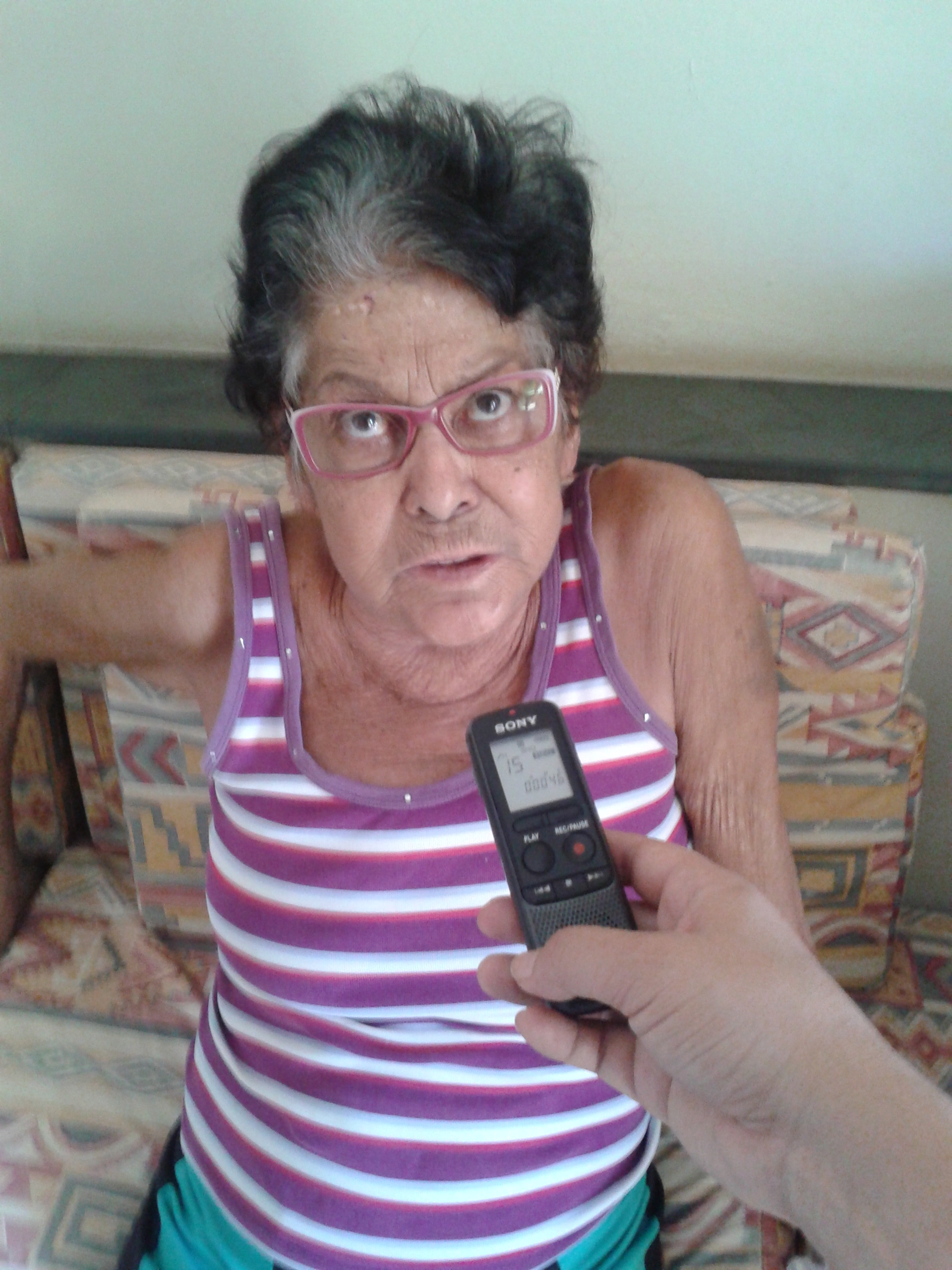  Neide Martins de 65 anos, esteve na Rádio Caçula para registrar sua reclamação e pedir ajuda para cuidar melhor de sua saúde.
