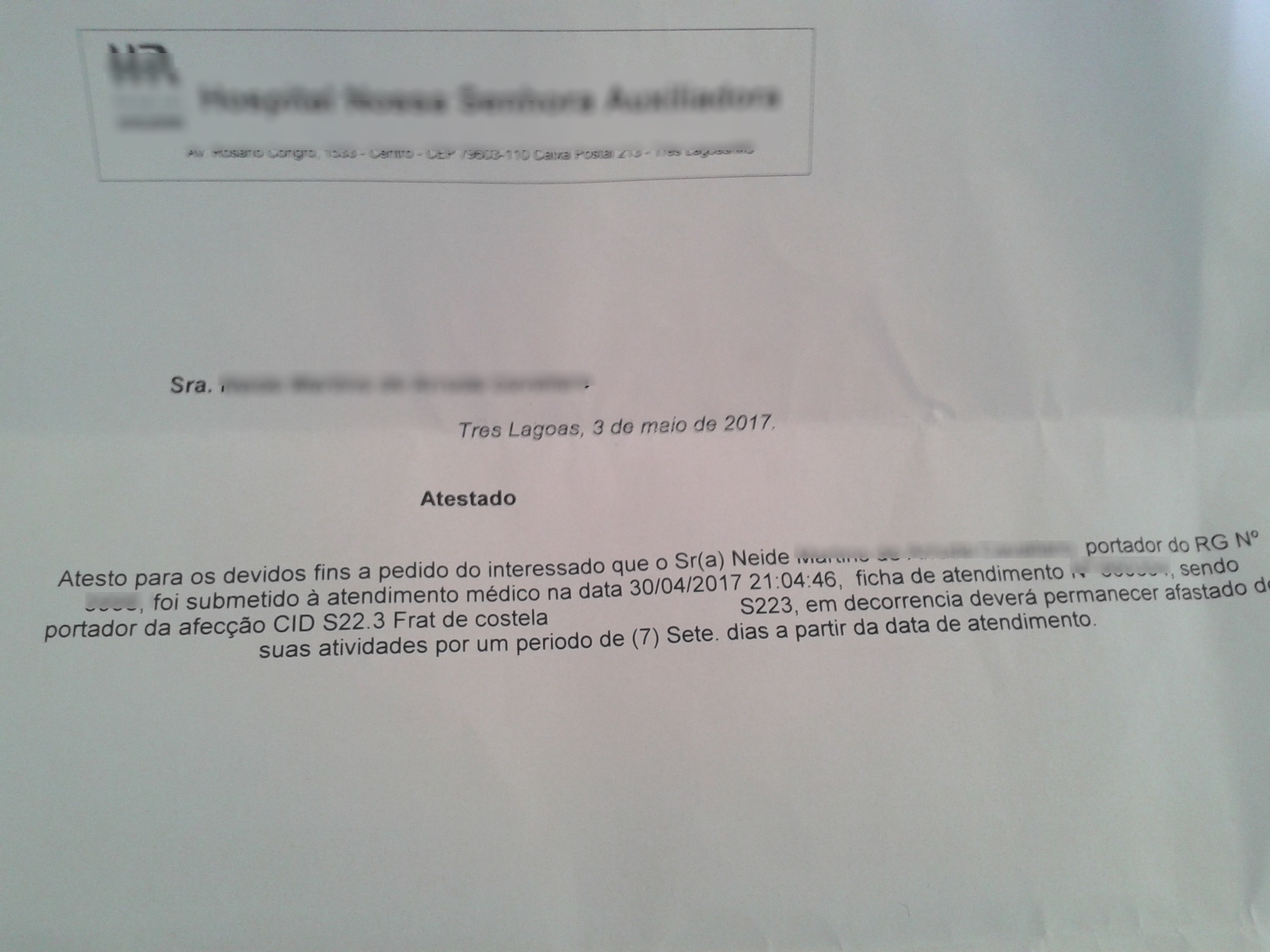 Atestado apresentado por Neide, onde consta o Cid S22 que trata-se de fratura de costela. 